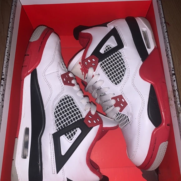 Air Jordan retro 4’s og fire reds - Picture 6 of 10